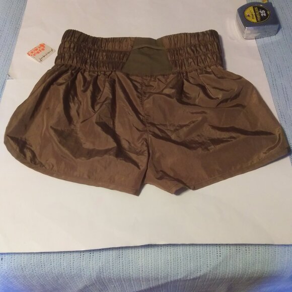 NWT FP movement The way home shorts  size Large army color  built in briefs - Picture 5 of 16